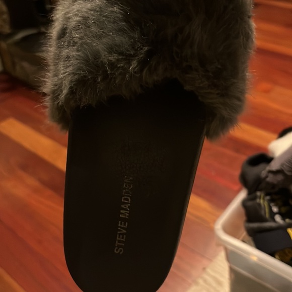Steve Madden faux fur gray slides size 8 - Picture 4 of 4